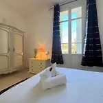 Dom wakacyjny Beautiful 4-bedroom With Pool And Garden *