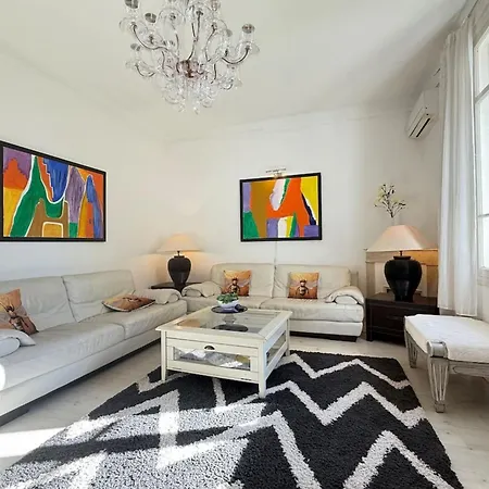 Beautiful 4-bedroom With Pool And Garden