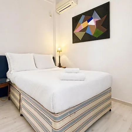 Beautiful 4-bedroom With Pool And Garden *