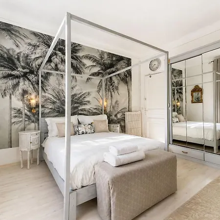 בית נופש Beautiful 4-bedroom With Pool And Garden *