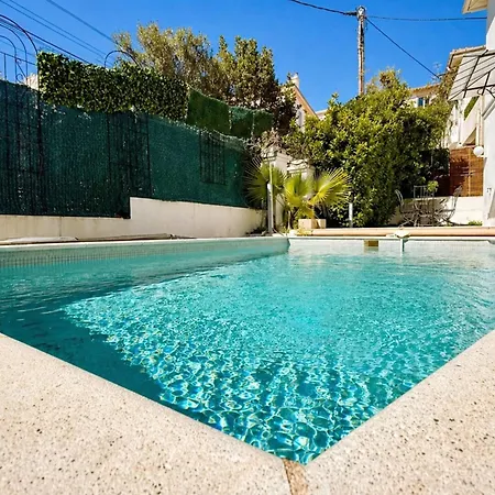 Beautiful 4-bedroom With Pool And Garden *