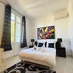 Beautiful 4-bedroom With Pool And Garden 펜션 *